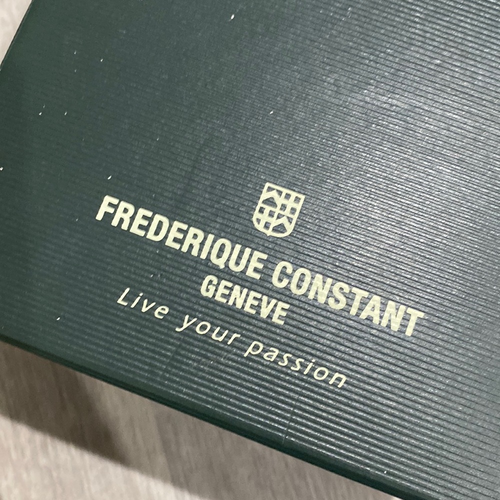 Frederique Constant Women's Silver Tone Watch w box and extra links - Picture 6 of 6